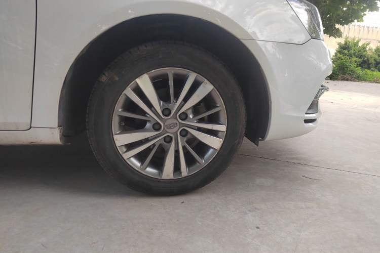 Used Geely Auto Emgrand 2018 1.5L Manual Upward Connect Edition Right Front Wheel Hub