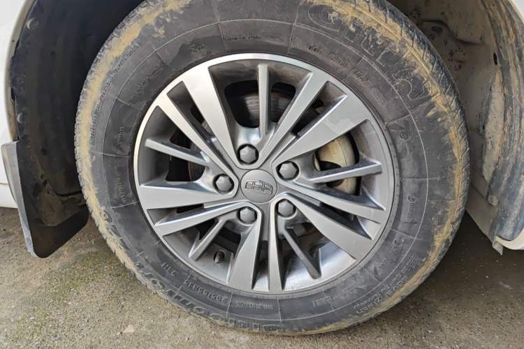 Used Geely Auto Emgrand 2018 1.5L CVT Luxury Model Right Front Wheel Hub