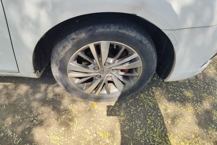 Used Geely Auto Emgrand 2018 1.5L Manual Upward Connect Edition Right Front Wheel Hub