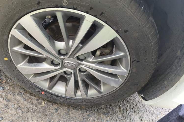Used Geely Auto Emgrand 2018 1.5L Manual Upward Connect Edition Right Front Wheel Hub