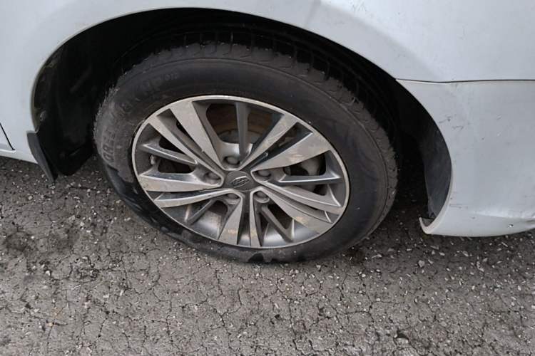 Used Geely Auto Emgrand 2018 1.5L Manual Upward Connect Edition Right Front Wheel Hub