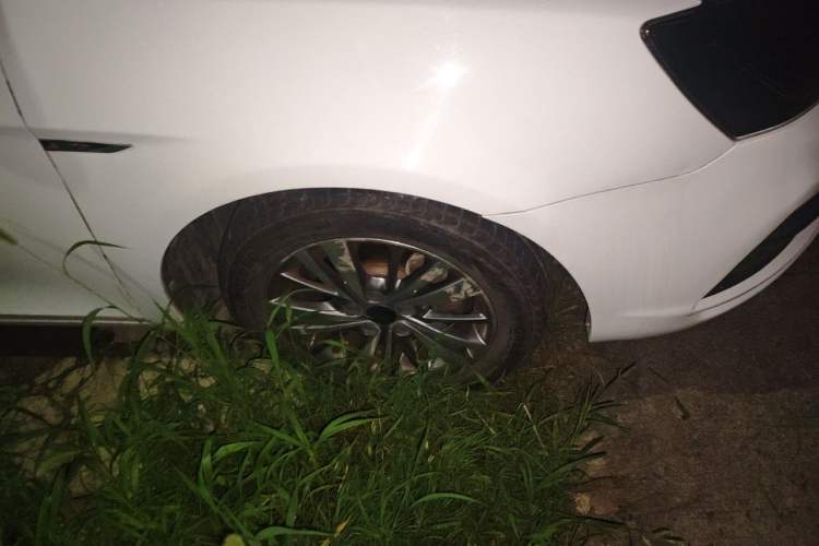 Used Geely Auto Emgrand 2018 1.5L Manual Upward Connect Edition Right Front Wheel Hub
