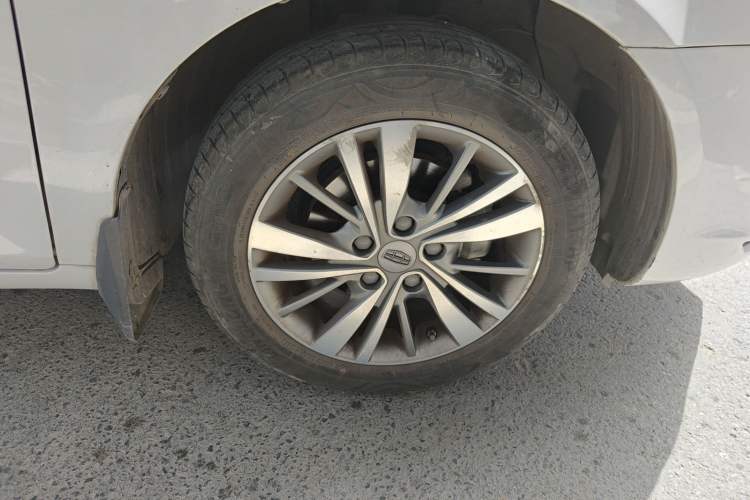 Used Geely Auto Emgrand 2018 1.5L Manual Upward Connect Edition Right Front Wheel Hub