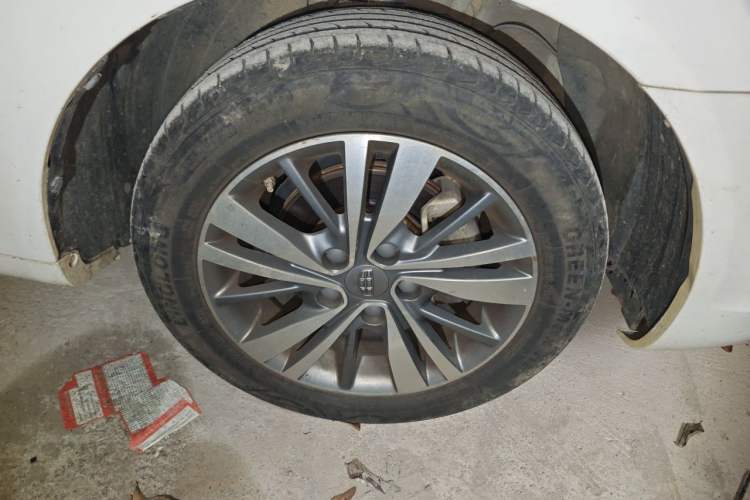 Used Geely Auto Emgrand 2018 1.5L Manual Upward Connect Edition Right Front Wheel Hub