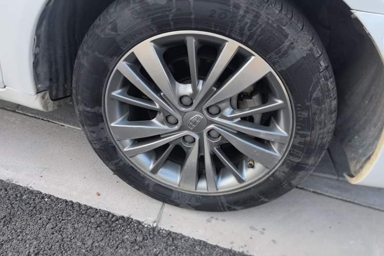 Used Geely Auto Emgrand 2018 1.5L CVT Upward Connect Edition Right Front Wheel Hub