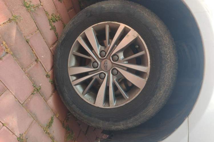 Used Geely Auto Emgrand 2018 1.5L Manual Luxury Model Right Front Wheel Hub
