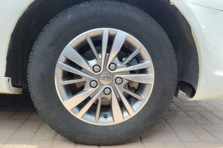 Used Geely Auto Emgrand 2018 1.5L Manual Luxury Model Right Front Wheel Hub