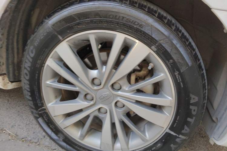 Used Geely Auto Emgrand 2018 1.5L CVT Upward Connect Edition Right Front Wheel Hub