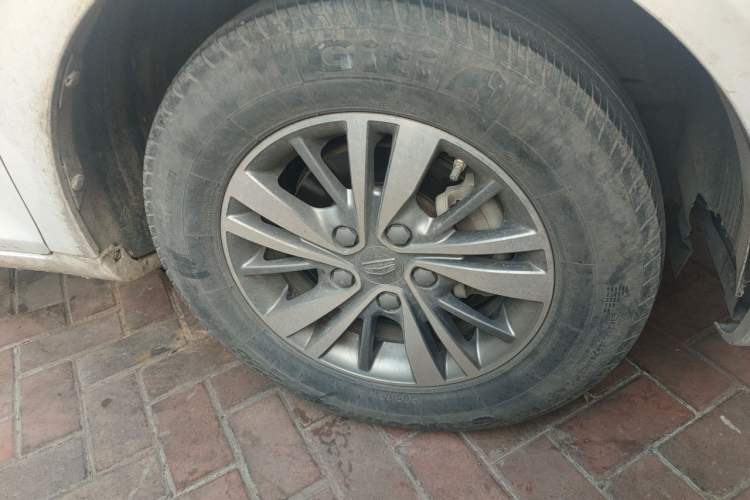 Used Geely Auto Emgrand 2018 1.5L Manual Luxury Model Right Front Wheel Hub