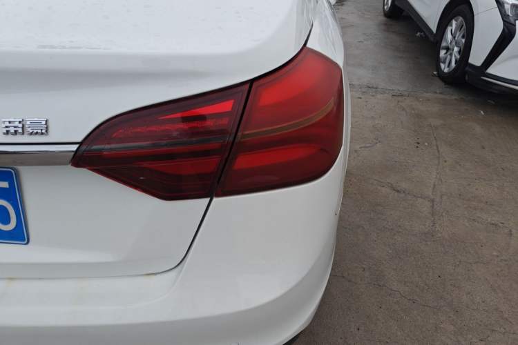 Used Geely Auto Emgrand 2018 1.5L Manual Upward Connect Edition Right Rear Taillight