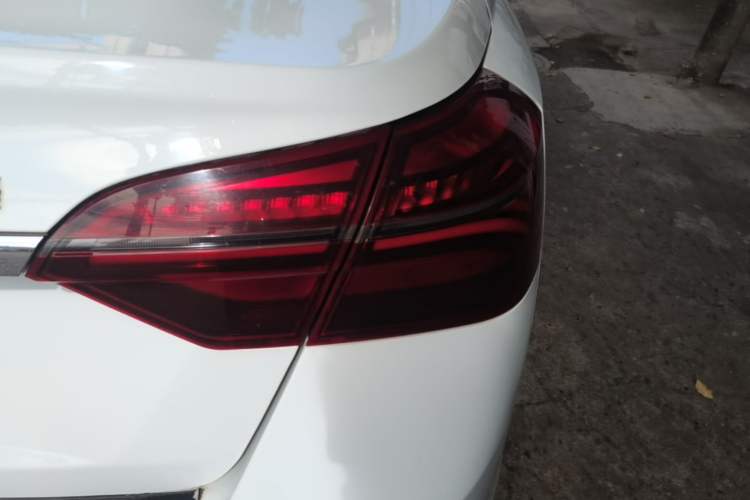 Used Geely Auto Emgrand 2018 1.5L CVT Upward Connect Edition Right Rear Taillight