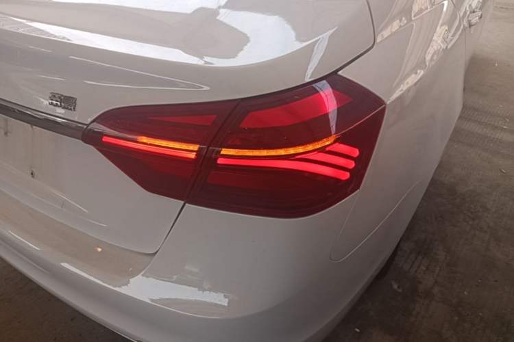 Used Geely Auto Emgrand 2018 1.5L Manual Upward Connect Edition Right Rear Taillight