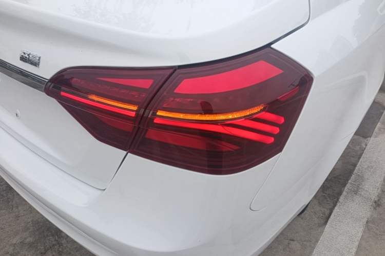 Used Geely Auto Emgrand 2018 1.5L Manual Upward Connect Edition Right Rear Taillight