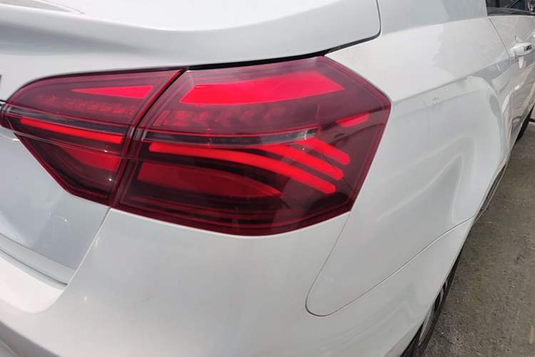 Used Geely Auto Emgrand 2018 1.5L CVT Upward Connect Edition Right Rear Taillight