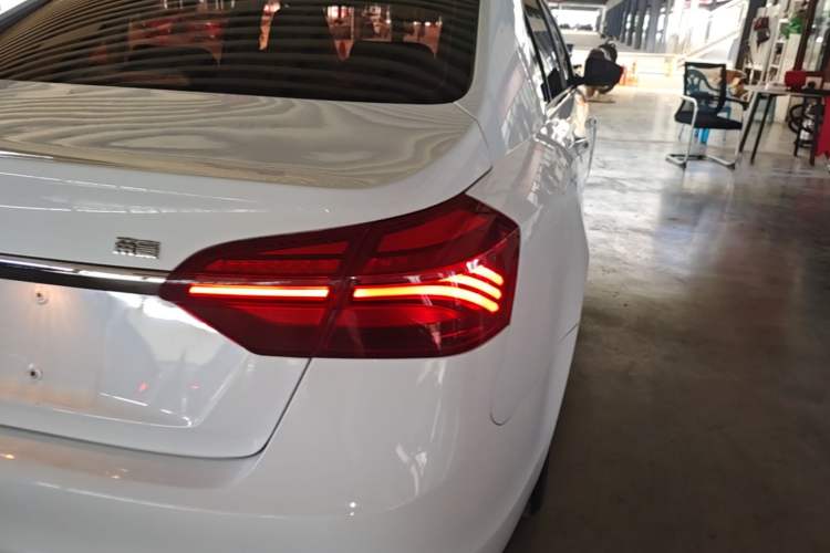 Used Geely Auto Emgrand 2018 1.5L Manual Upward Connect Edition Right Rear Taillight