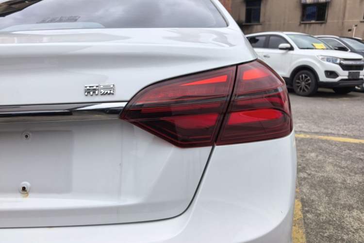 Used Geely Auto Emgrand 2018 1.5L Manual Upward Connect Edition Right Rear Taillight