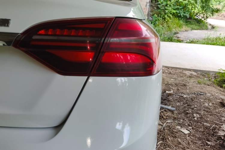 Used Geely Auto Emgrand 2018 1.5L CVT Upward Connect Edition Right Rear Taillight