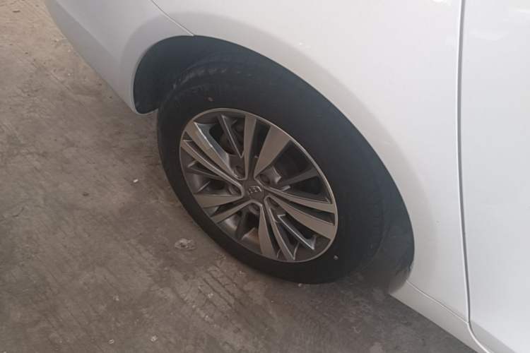 Used Geely Auto Emgrand 2018 1.5L Manual Upward Connect Edition Right Rear Wheel Hub