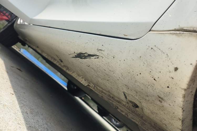Used Geely Auto Emgrand 2018 1.5L CVT Upward Connect Edition Right Side Sill