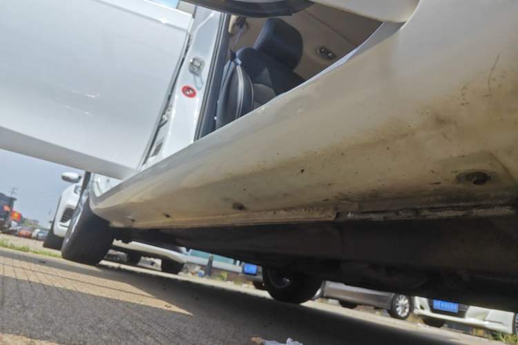 Used Geely Auto Emgrand 2018 1.5L CVT Upward Connect Edition Right Side Sill