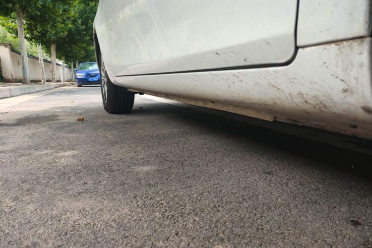 Used Geely Auto Emgrand 2018 1.5L CVT Upward Connect Edition Right Side Sill