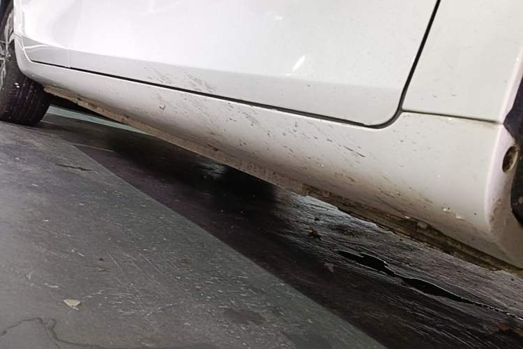 Used Geely Auto Emgrand 2018 1.5L CVT Upward Connect Edition Right Side Sill
