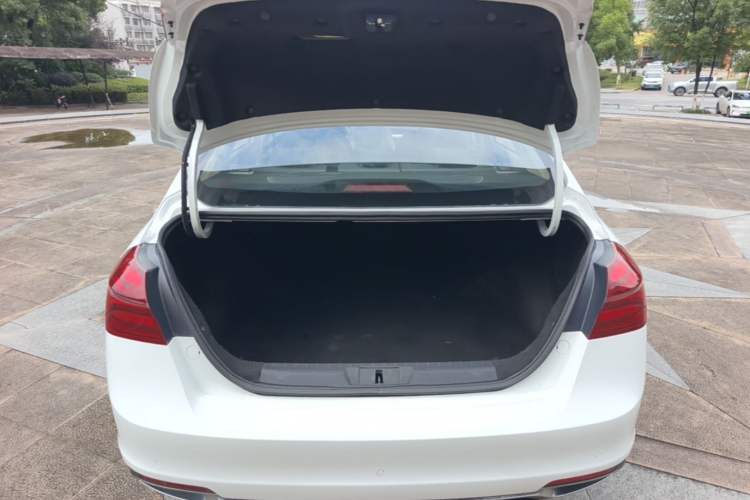 Used Geely Auto Emgrand 2018 1.5L CVT Upward Connect Edition Trunk