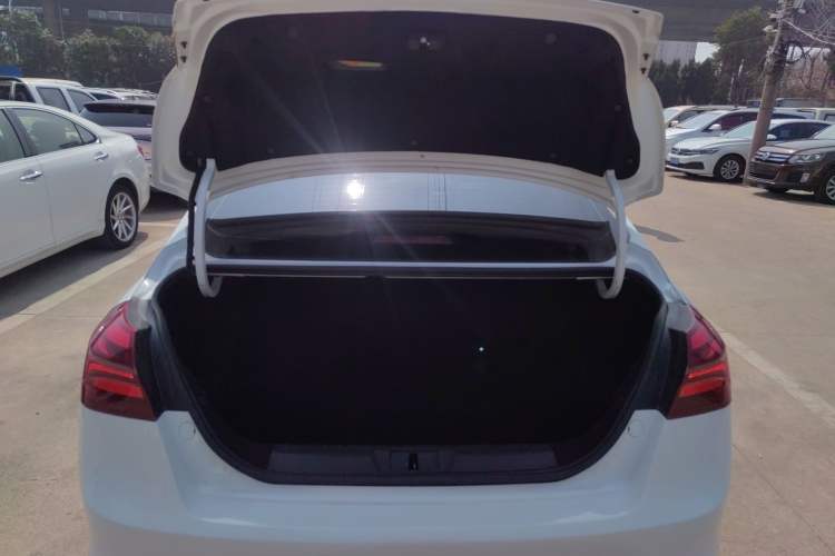 Used Geely Auto Emgrand 2018 1.5L CVT Upward Connect Edition Trunk