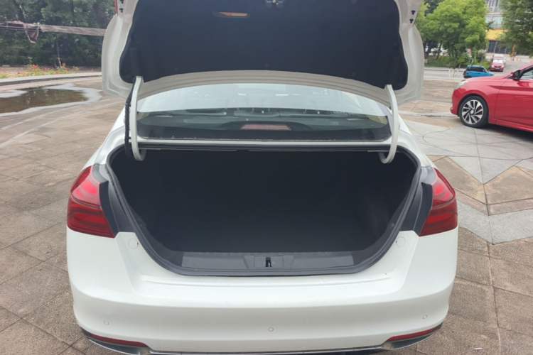 Used Geely Auto Emgrand 2018 1.5L CVT Upward Connect Edition Trunk