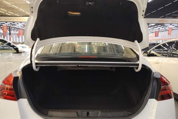 Used Geely Auto Emgrand 2018 1.5L Manual Upward Connect Edition Trunk