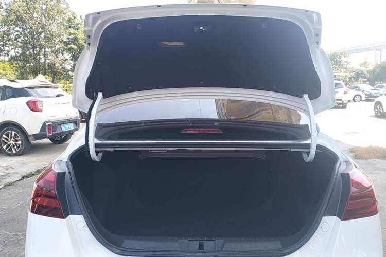 Used Geely Auto Emgrand 2018 1.5L CVT Upward Connect Edition Trunk