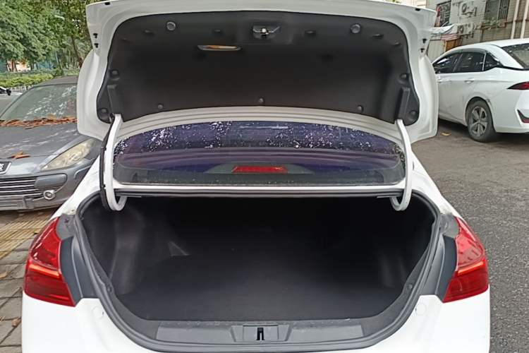 Used Geely Auto Emgrand 2018 1.5L CVT Upward Connect Edition Trunk