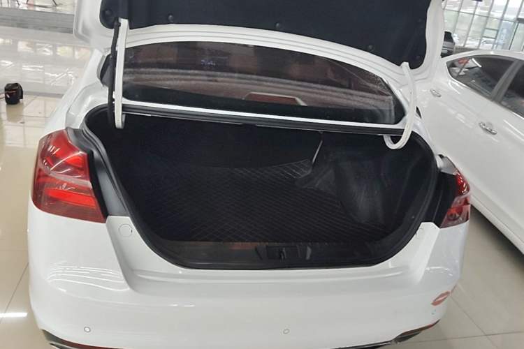 Used Geely Auto Emgrand 2018 1.5L Manual Luxury Model Trunk