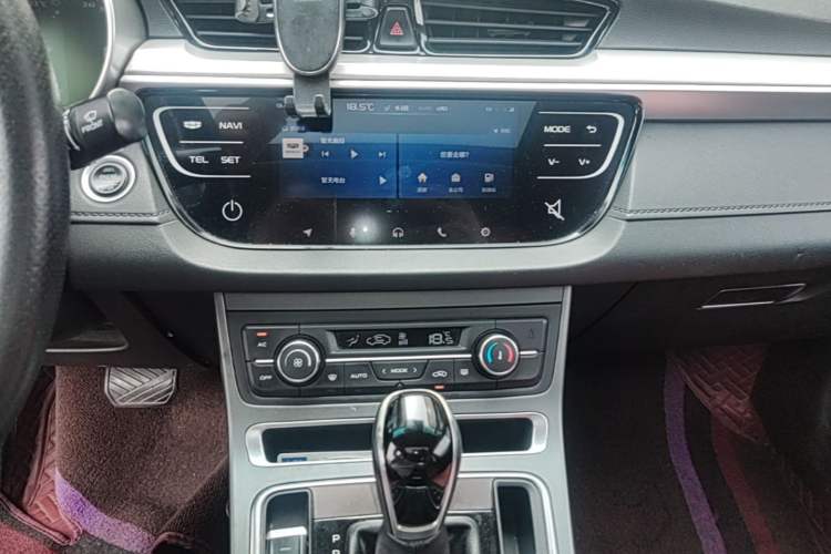Used Geely Auto Emgrand 2018 1.5L CVT Upward Connect Edition Audio And AC Panel