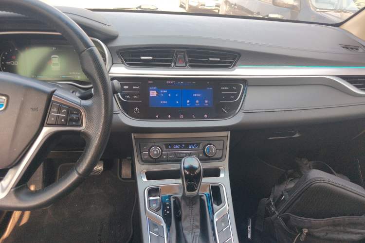 Used Geely Auto Emgrand 2018 1.5L CVT Upward Connect Edition Audio And AC Panel