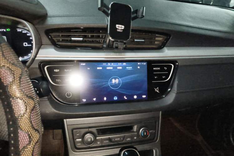 Used Geely Auto Emgrand 2018 1.5L CVT Upward Connect Edition Audio And AC Panel