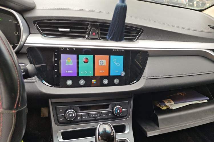 Used Geely Auto Emgrand 2018 1.5L CVT Upward Connect Edition Audio And AC Panel