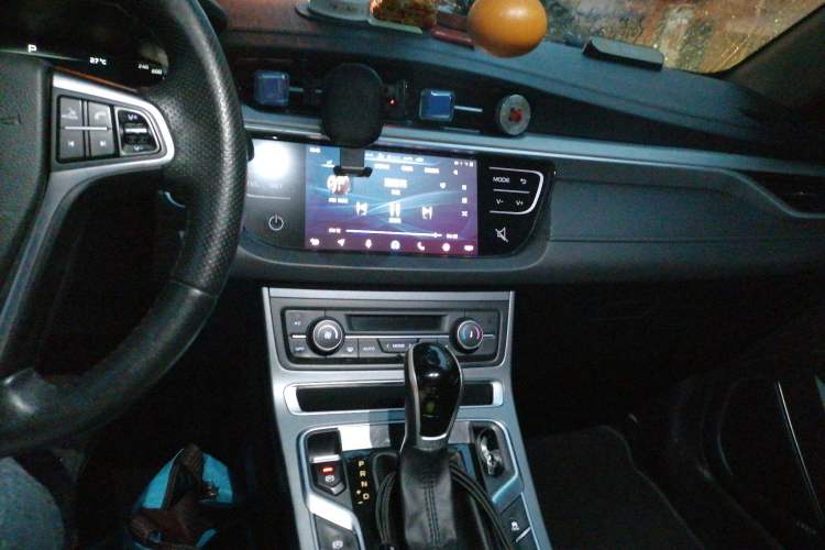 Used Geely Auto Emgrand 2018 1.5L CVT Upward Connect Edition Audio And AC Panel