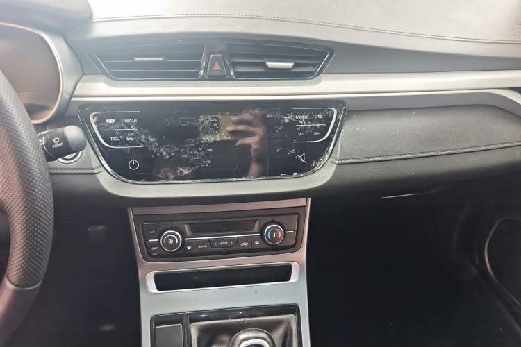 Used Geely Auto Emgrand 2018 1.5L Manual Upward Connect Edition Audio And AC Panel