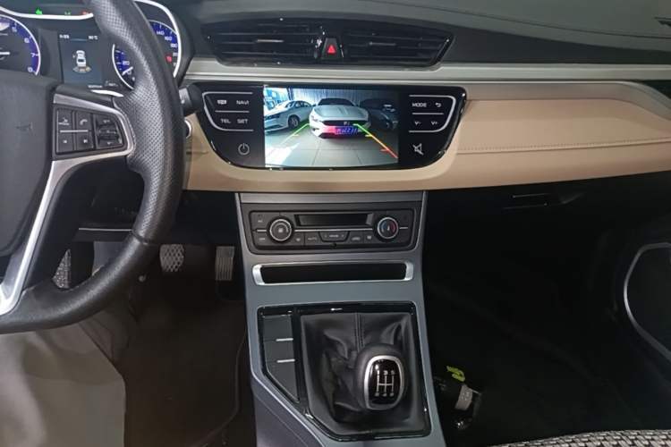 Used Geely Auto Emgrand 2018 1.5L Manual Luxury Model Audio And AC Panel