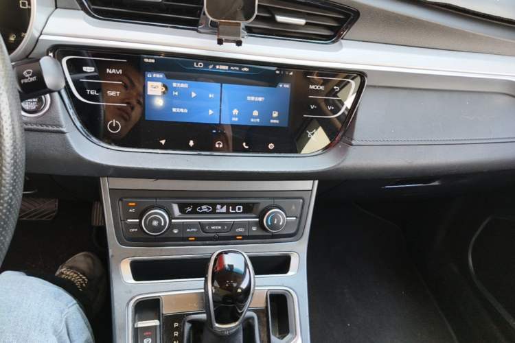 Used Geely Auto Emgrand 2018 1.5L CVT Upward Connect Edition Audio And AC Panel
