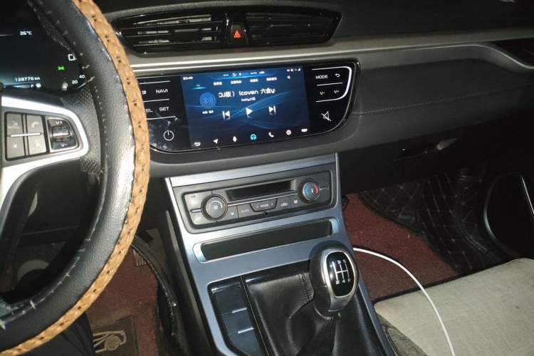 Used Geely Auto Emgrand 2018 1.5L Manual Upward Connect Edition Audio And AC Panel