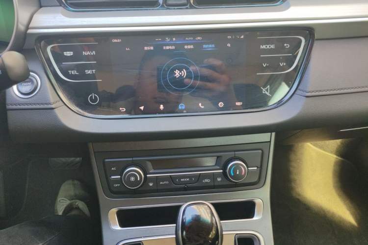Used Geely Auto Emgrand 2018 1.5L CVT Upward Connect Edition Audio And AC Panel