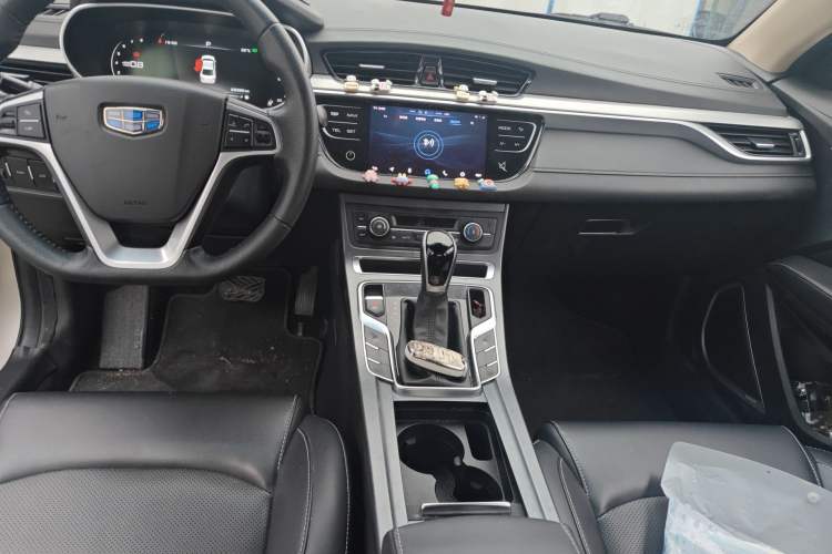 Used Geely Auto Emgrand 2018 1.5L CVT Upward Connect Edition Audio And AC Panel
