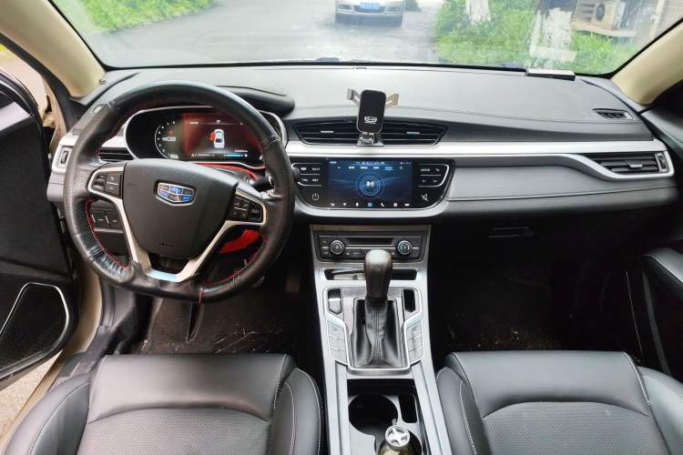 Used Geely Auto Emgrand 2018 1.5L CVT Upward Connect Edition Center Console