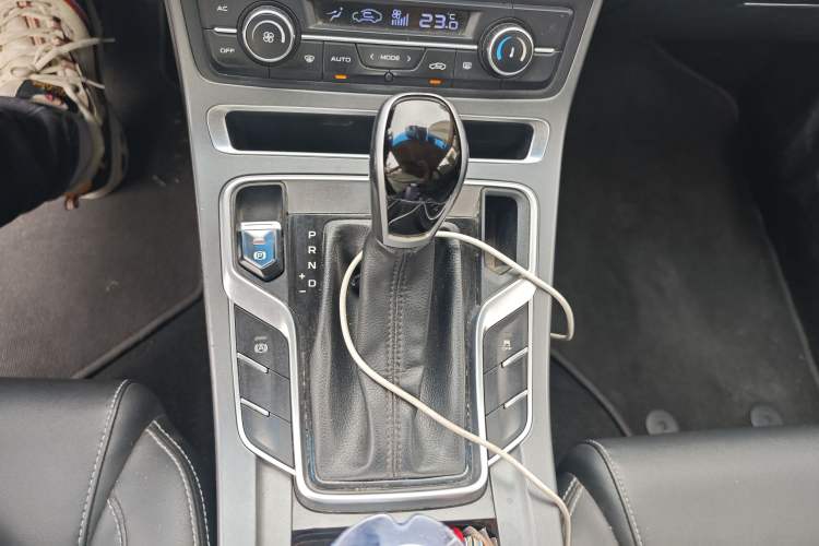 Used Geely Auto Emgrand 2018 1.5L CVT Upward Connect Edition Gear Lever