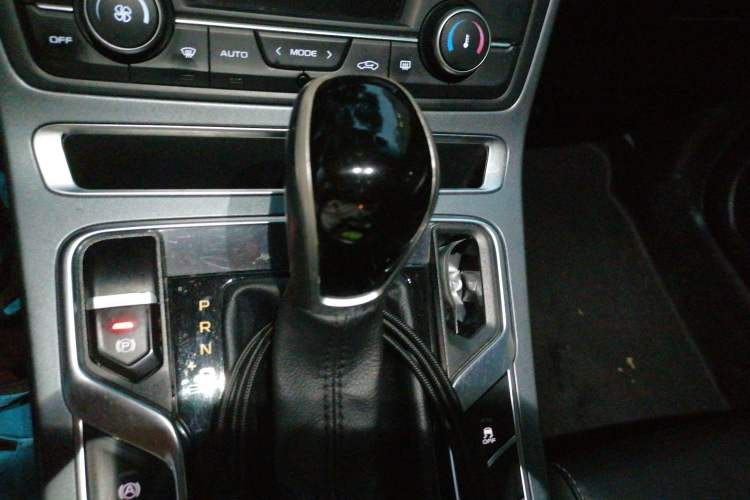 Used Geely Auto Emgrand 2018 1.5L CVT Upward Connect Edition Gear Lever