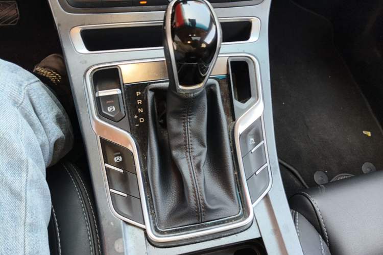 Used Geely Auto Emgrand 2018 1.5L CVT Upward Connect Edition Gear Lever