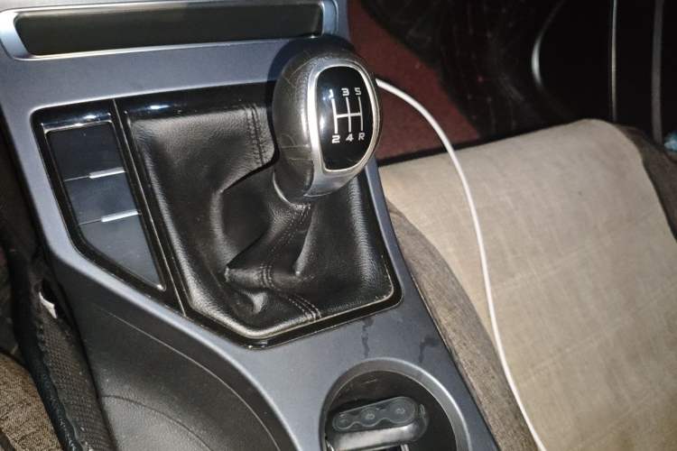 Used Geely Auto Emgrand 2018 1.5L Manual Upward Connect Edition Gear Lever