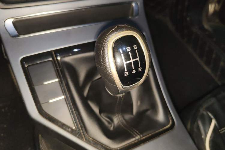 Used Geely Auto Emgrand 2018 1.5L Manual Upward Connect Edition Gear Lever